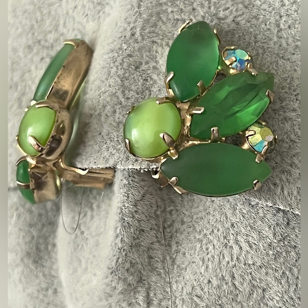 Vintage KRAMER OF NY Green Aurora Borealis Clip Earrings MCM